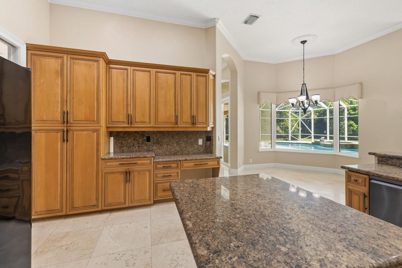 8480 Man O War Rd - Photo 6 of 35