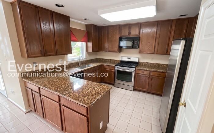 5121 Winding Woods Dr - Photo 3 of 28