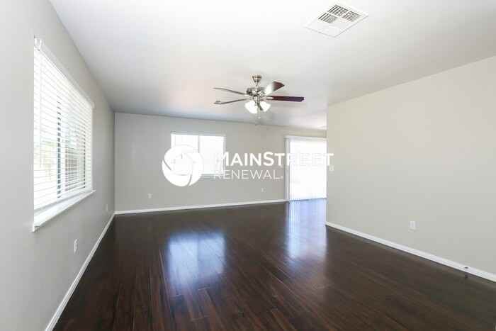 2052 Houdini St - Photo 2 of 17