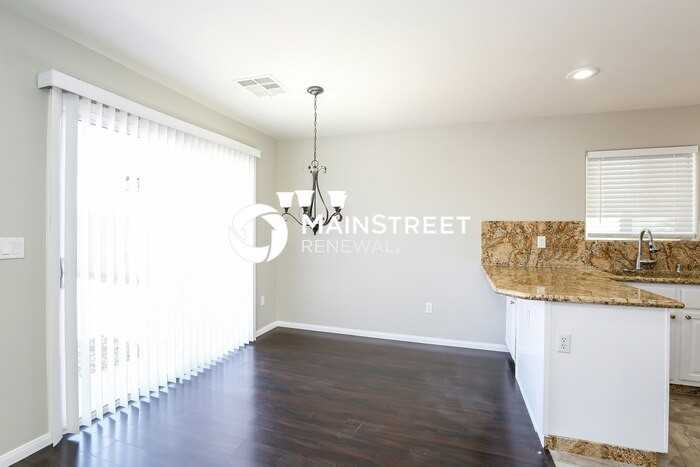 2052 Houdini St - Photo 4 of 17
