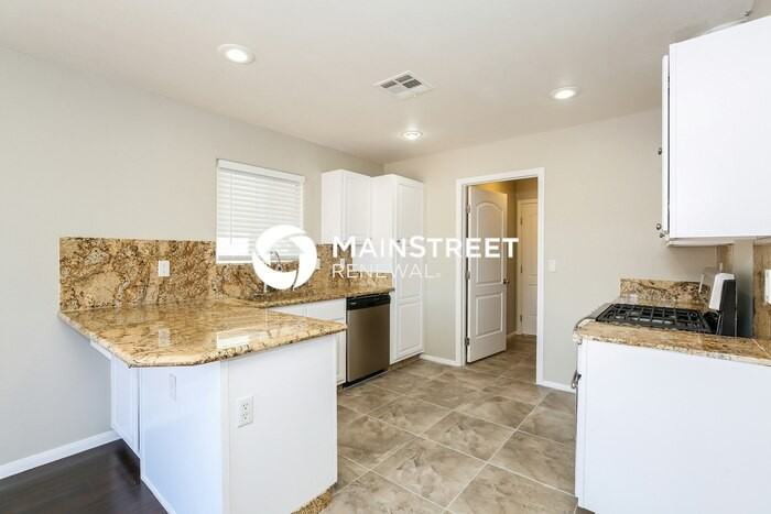 2052 Houdini St - Photo 5 of 17