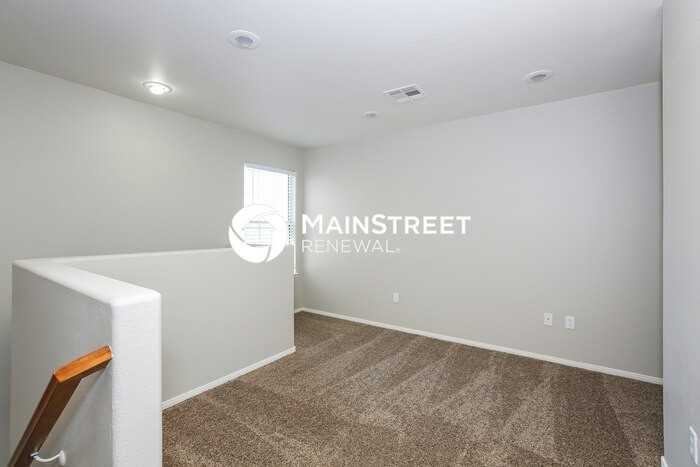 2052 Houdini St - Photo 6 of 17