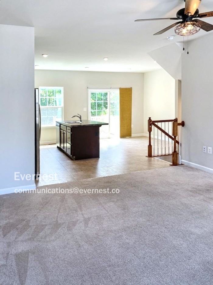 8433 Devries Ln - Photo 6 of 23