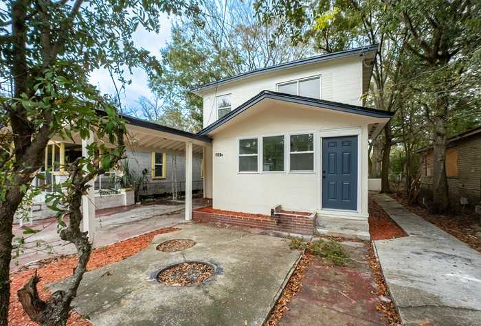 1537 W 7th St #A - Photo 2 of 10