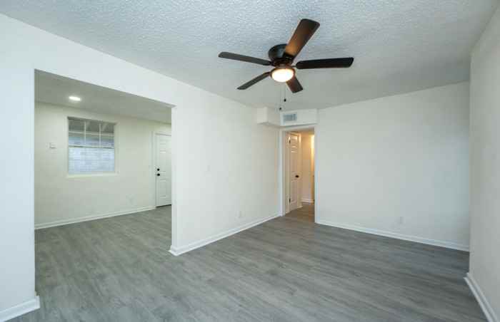 1537 W 7th St #A - Photo 5 of 10