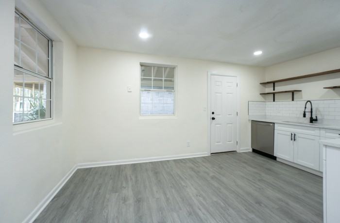 1537 W 7th St #A - Photo 6 of 10