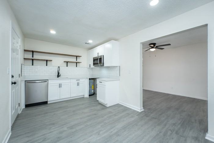 1537 W 7th St #A - Photo 7 of 10