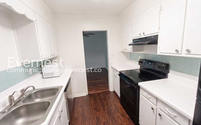 2086 Montreat Cir - Photo 6 of 21