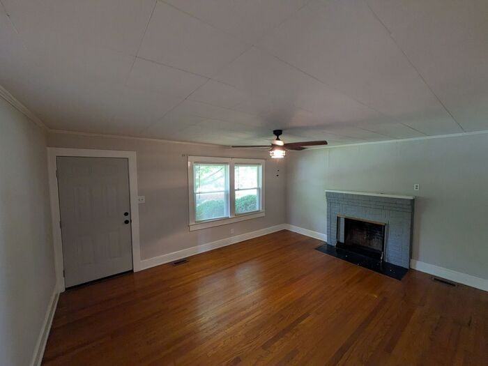 5420 37th Street Dr Ne - Photo 2 of 8