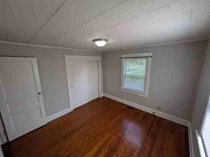 5420 37th Street Dr Ne - Photo 6 of 8