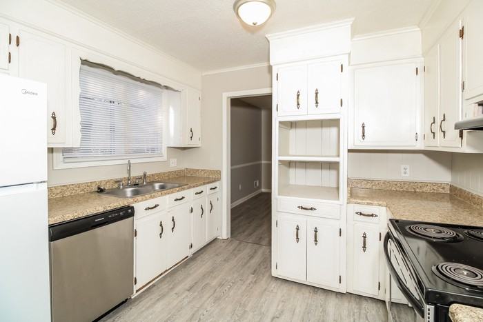 2824 Knightbridge Rd - Photo 6 of 11