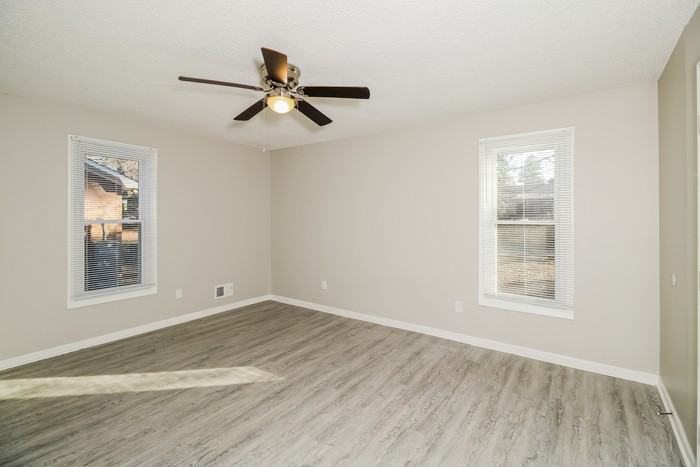 2824 Knightbridge Rd - Photo 7 of 11