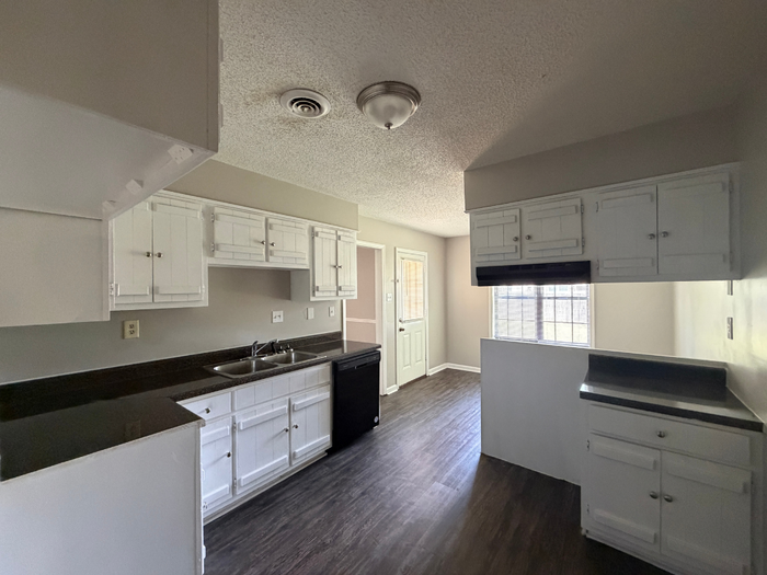 7028 Rose Trail Dr - Photo 6 of 22