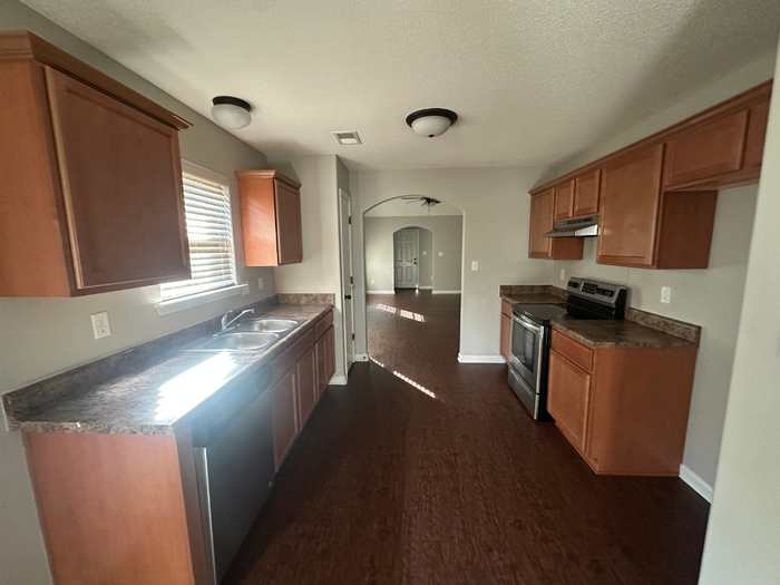 5674 Sycamore Woods Dr - Photo 4 of 15