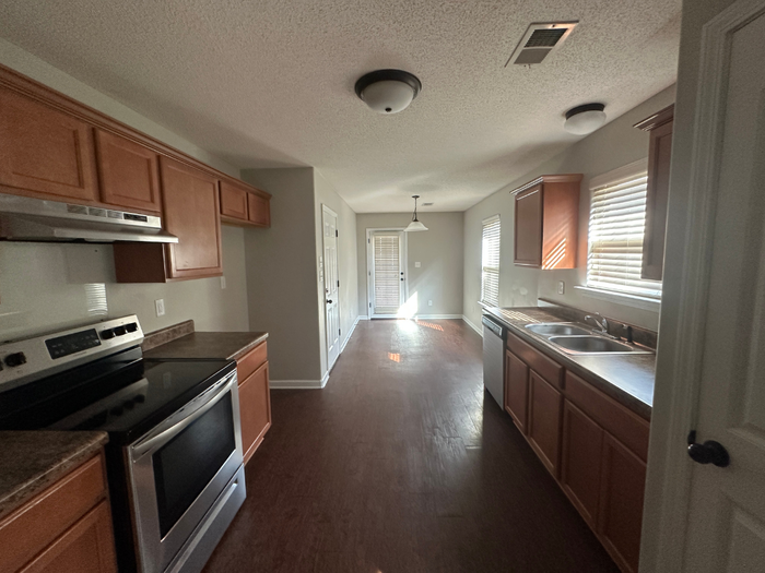 5674 Sycamore Woods Dr - Photo 5 of 15