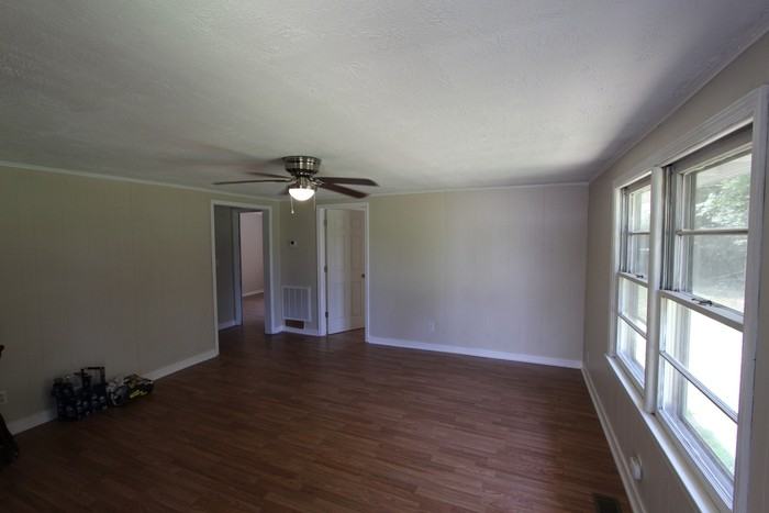 3915 Foster Dr - Photo 3 of 15