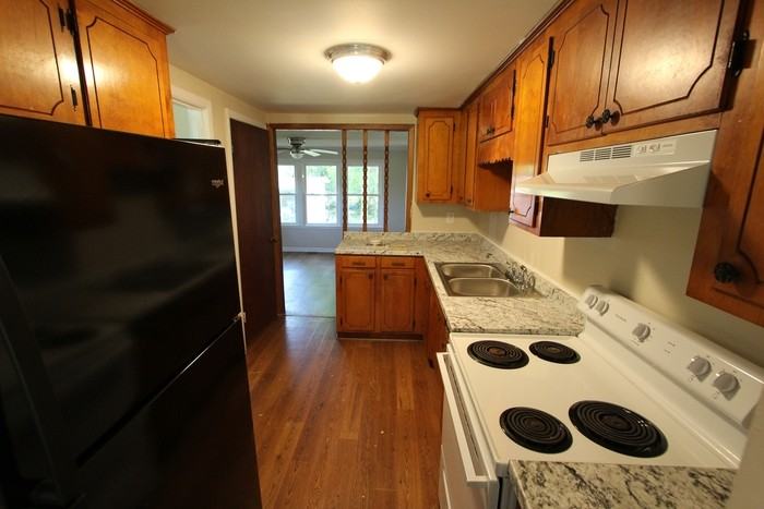 3915 Foster Dr - Photo 4 of 15
