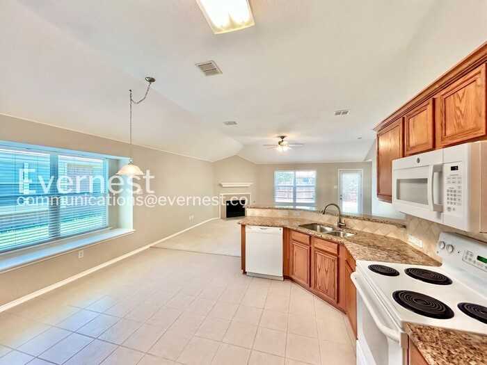 11504 Aspen Creek Dr - Photo 5 of 26