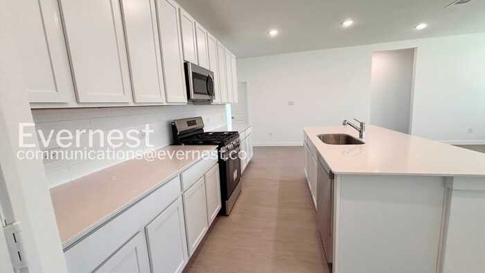 5449 Paschal Park - Photo 5 of 22