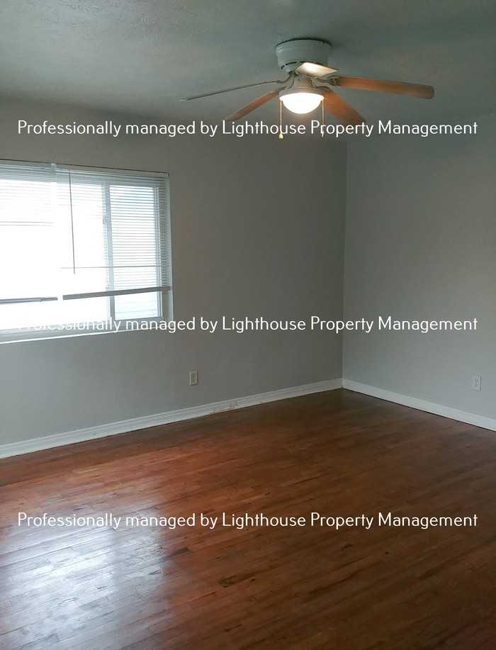 2010 Dellwood Ave - Photo 2 of 12