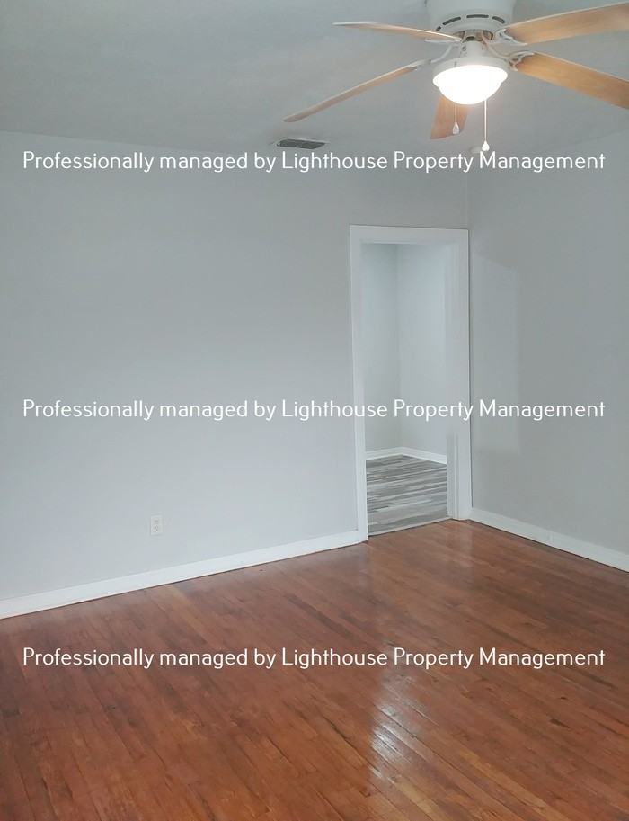 2010 Dellwood Ave - Photo 4 of 12
