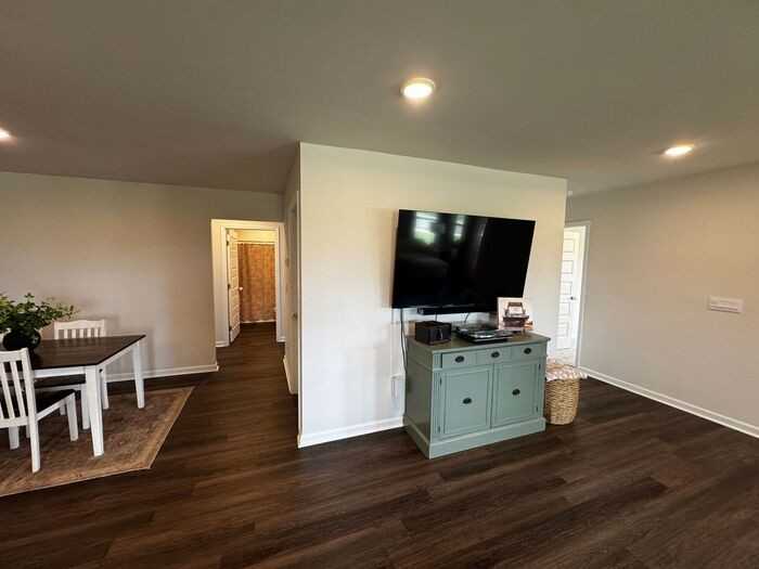 403 Jackson Point Cir - Photo 4 of 31