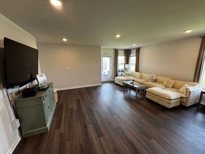 403 Jackson Point Cir - Photo 5 of 31