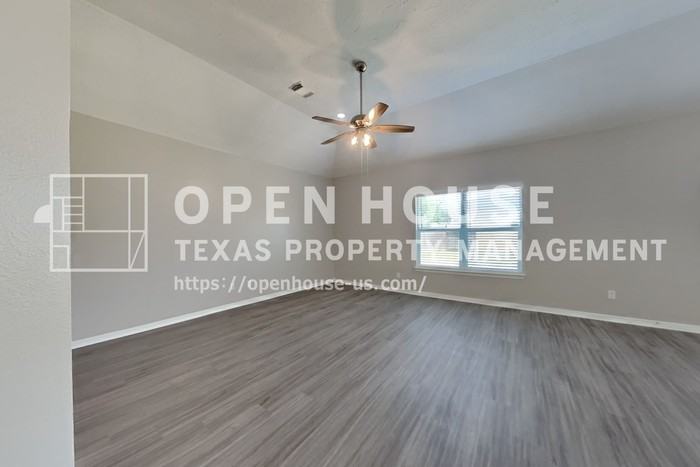 5219 Whitebridge Ln - Photo 4 of 21