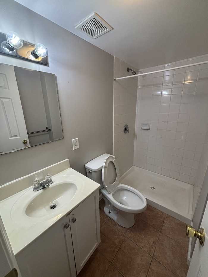 1099 Hollins St #1 - Photo 5 of 7
