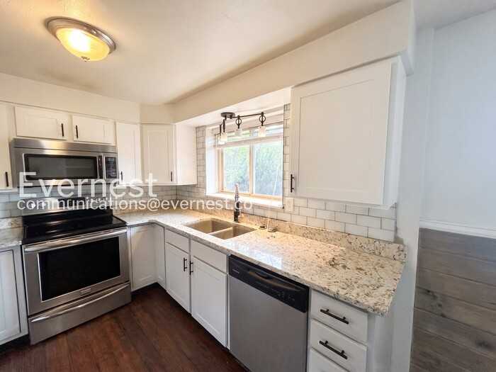 5550 Lantana Cir - Photo 6 of 27