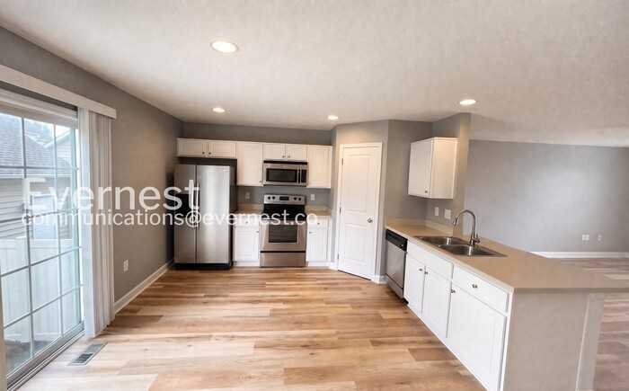 5944 Bridgehampton Dr - Photo 5 of 37