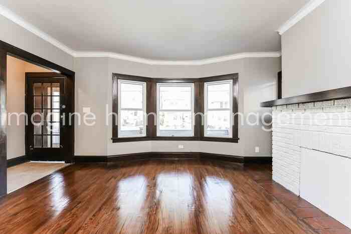 1327 Lakewood Ave - Photo 4 of 14