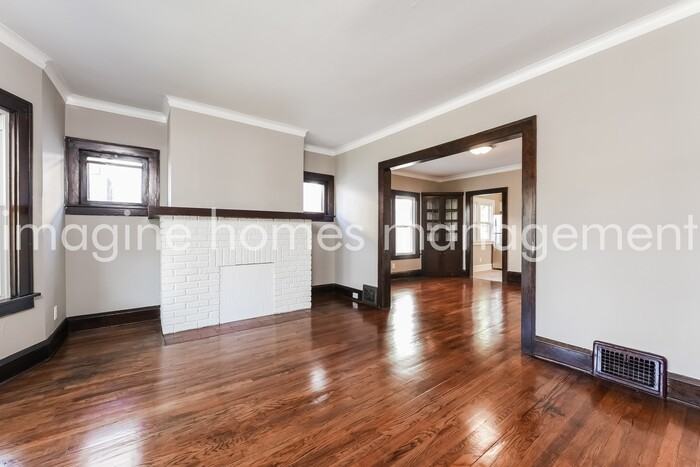 1327 Lakewood Ave - Photo 5 of 14