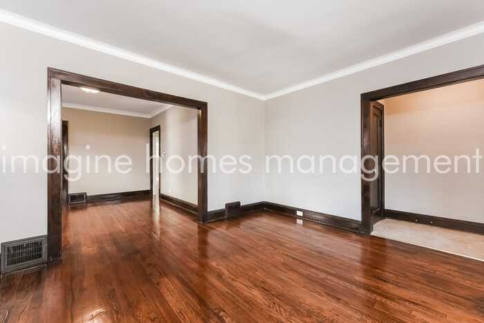 1327 Lakewood Ave - Photo 6 of 14