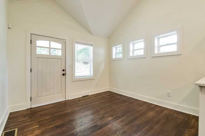 130 Burbank Dr Sw - Photo 3 of 15