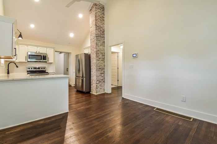 130 Burbank Dr Sw - Photo 4 of 15
