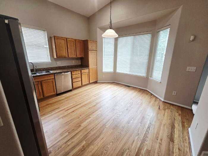 10707 Cherrington St - Photo 4 of 22