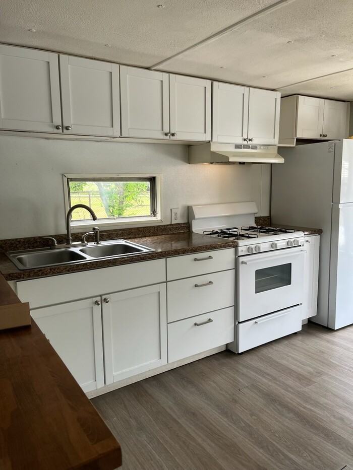 8379 Russell Ln - Photo 3 of 9