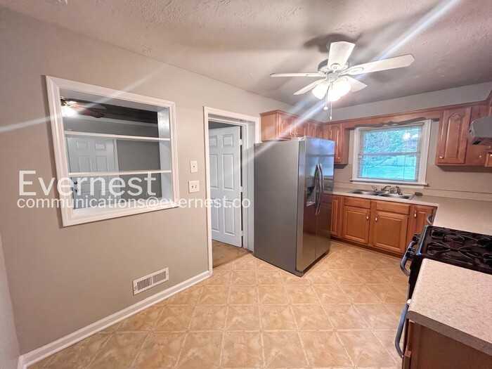 2262 Alpha Dr - Photo 5 of 21