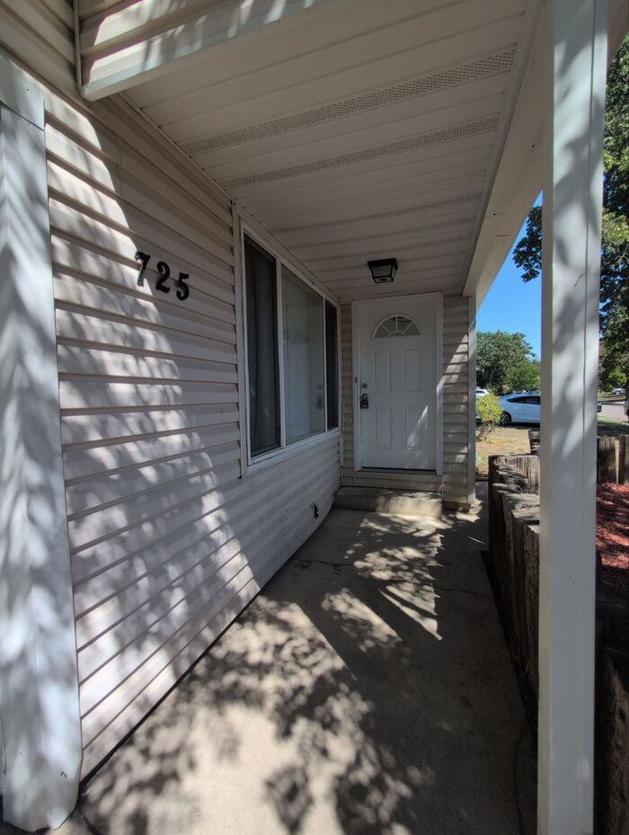 725 Lima St - Photo 2 of 20