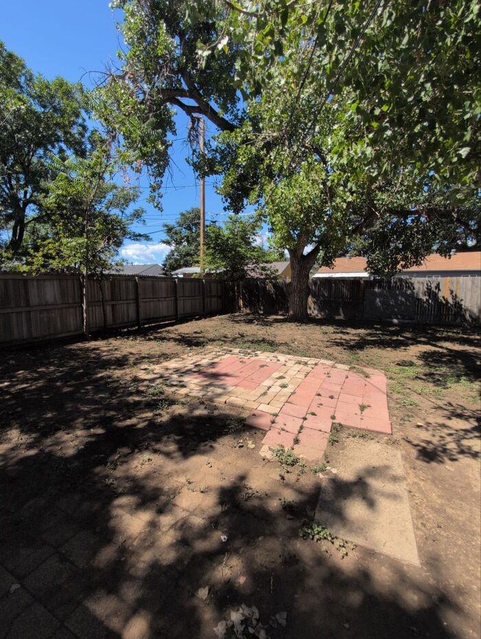 725 Lima St - Photo 7 of 17