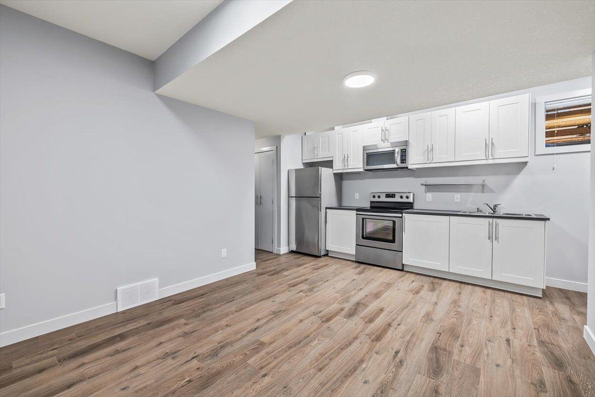 8706 88 Ave Nw - Photo 3 of 11