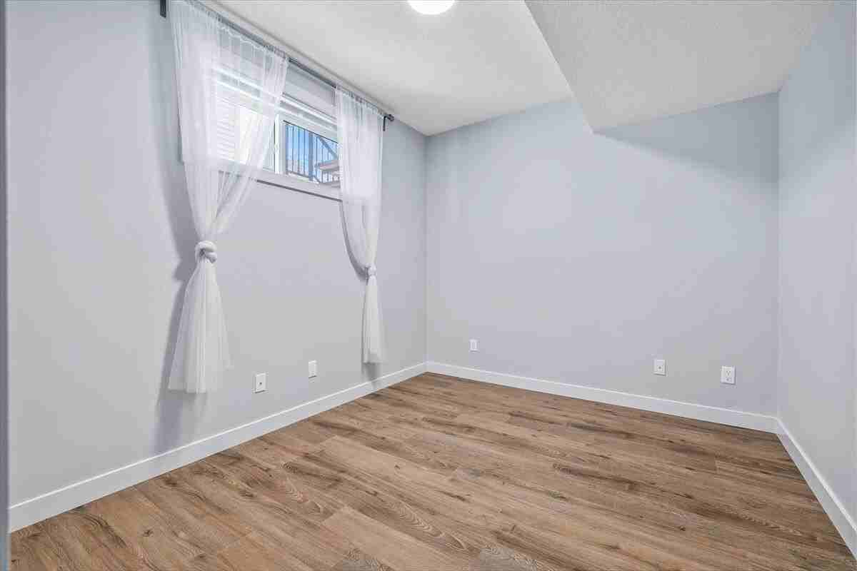 8706 88 Ave Nw - Photo 5 of 11