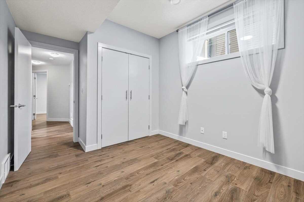8706 88 Ave Nw - Photo 6 of 11