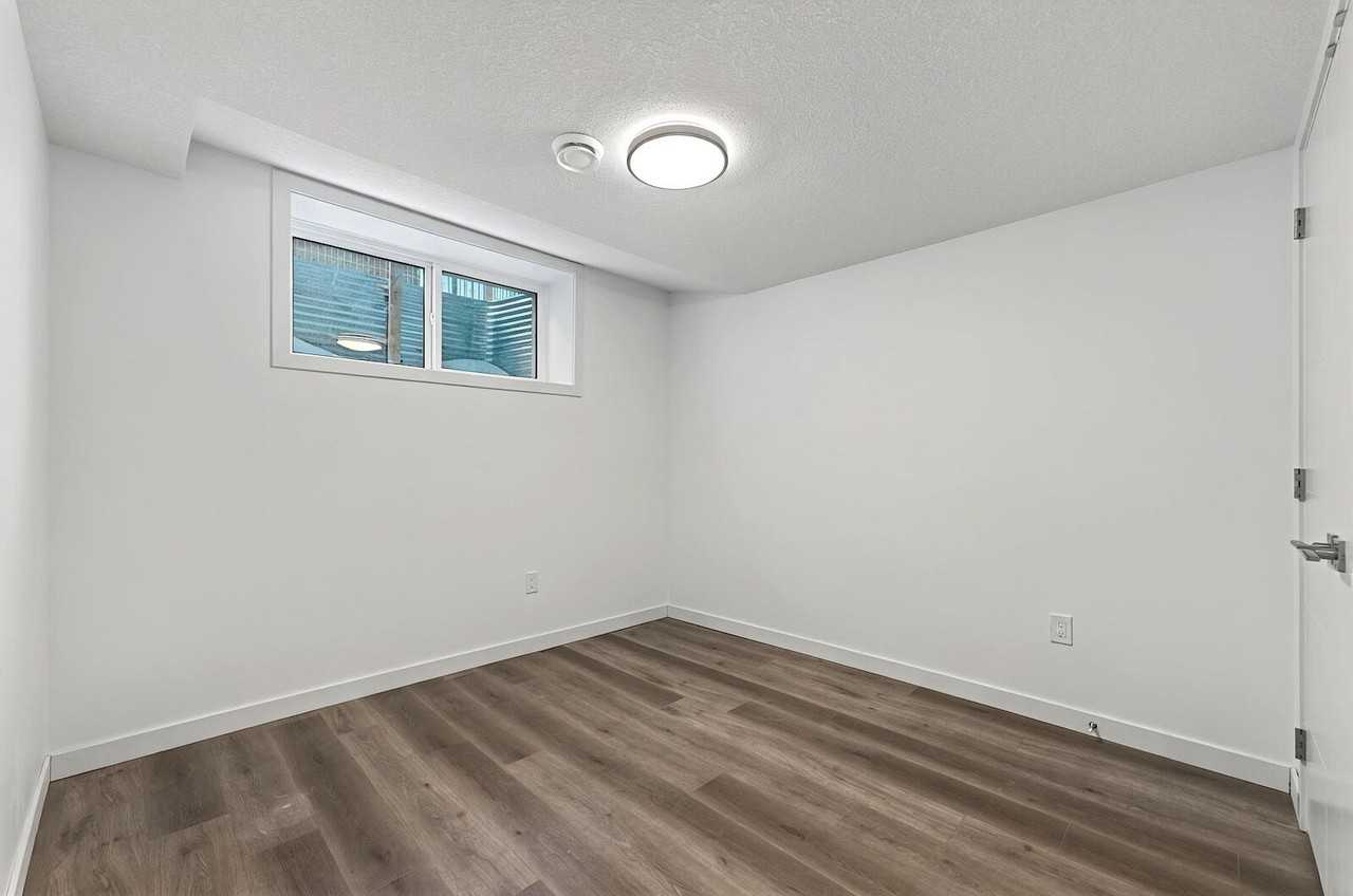 15403 90 Ave Nw - Photo 7 of 10