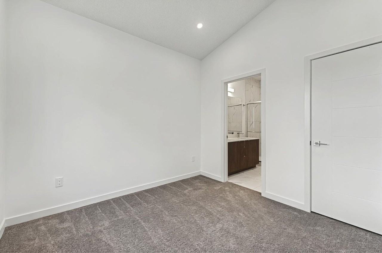 15020 93 Ave Nw - Photo 3 of 10