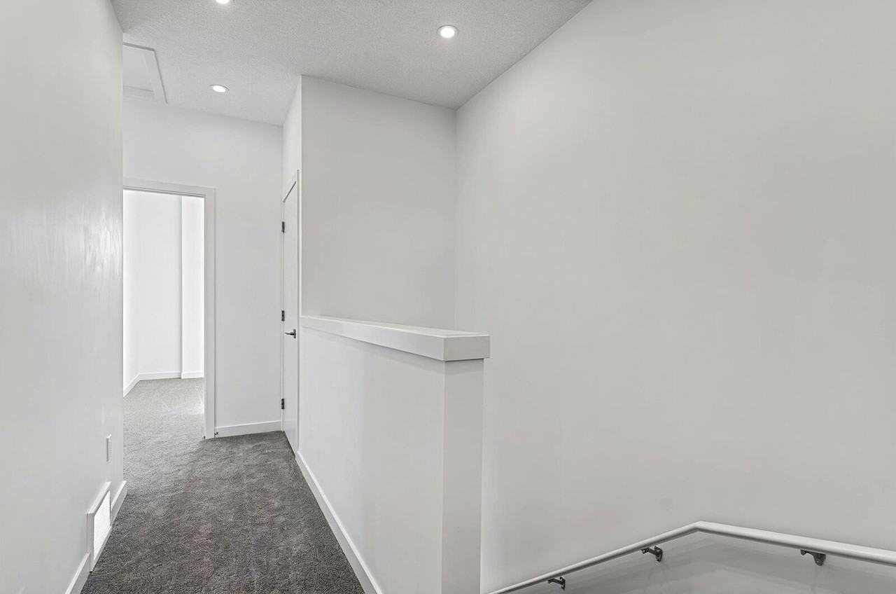 15020 93 Ave Nw - Photo 5 of 10