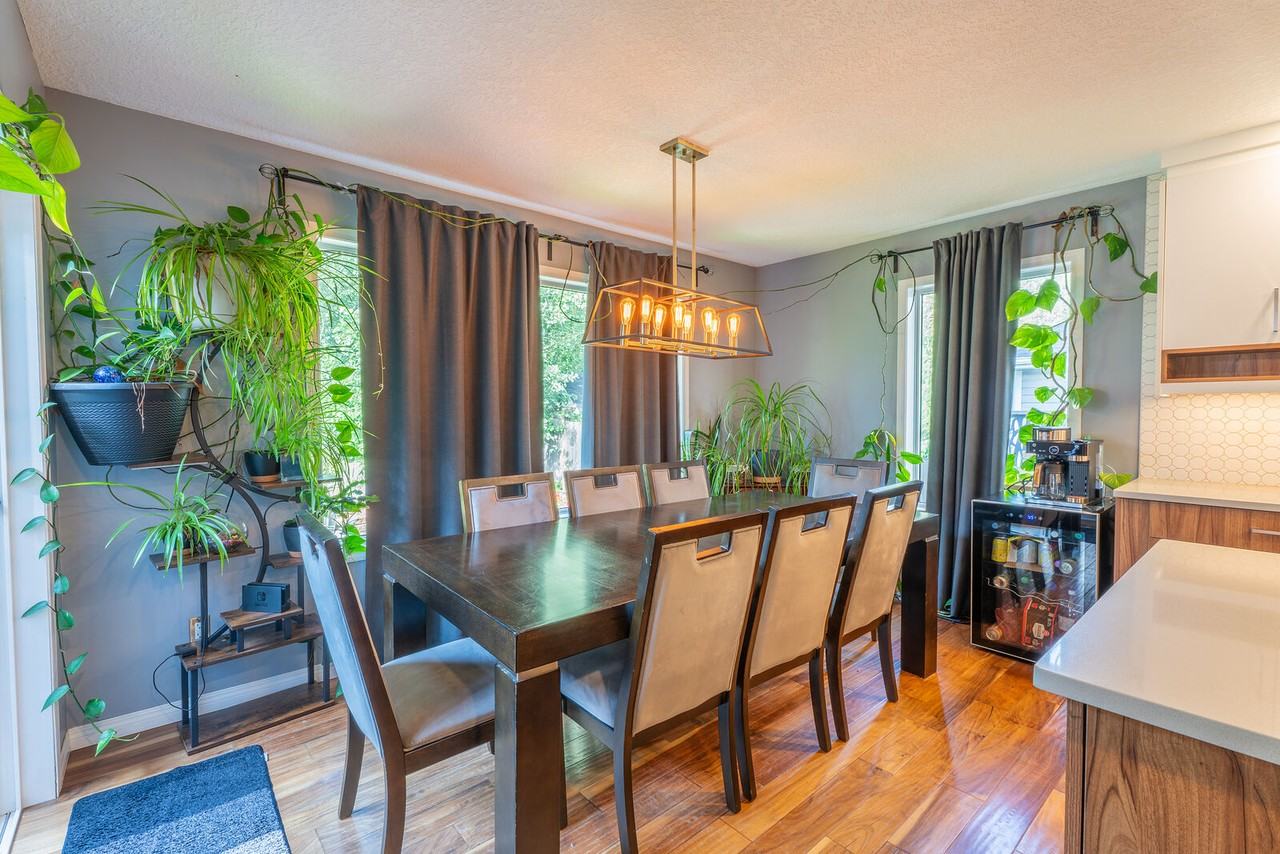 272 Foxboro Cres - Photo 3 of 16