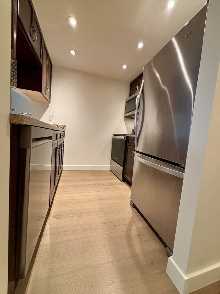 160 -160 8 St Sw - Photo 3 of 17