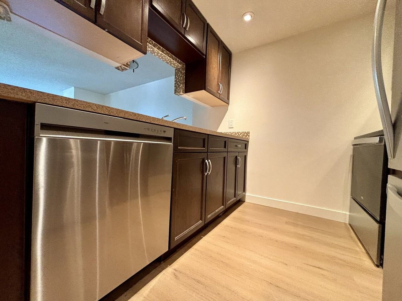 160 -160 8 St Sw - Photo 5 of 17